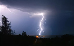 雷電預(yù)警系統(tǒng)報(bào)警后，需要采取哪些防雷措施？【易造防雷】